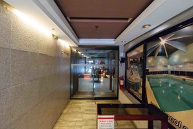 Sir William's Hotel by RedDoorz