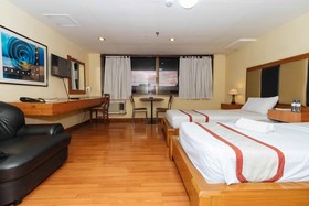Sir William's Hotel by RedDoorz