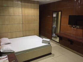 Spring Hotel by OYO Rooms