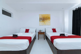 Mercedes Hotel by RedDoorz