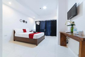 Mercedes Hotel by RedDoorz