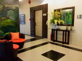 Urban Manor Hotel