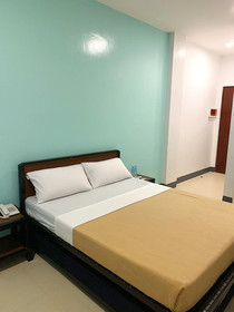 Apo Reef Travellers Hotel