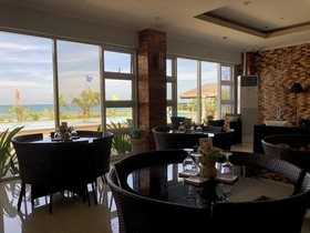EM Royalle Hotel & Beach Resort