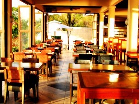 Kahuna Hotel, Cafe and Restaurant