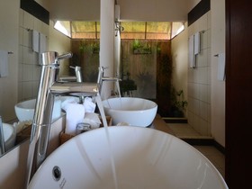 Kahuna Hotel, Cafe and Restaurant