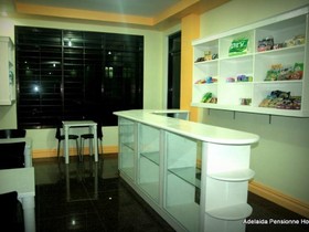 Adelaida Pensionne Hotel y OYO