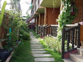 Yooneek Inn