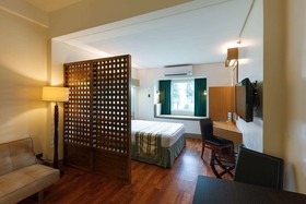 Microtel by Wyndham South Forbes