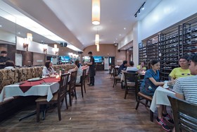 Court Meridian Hotel & Suites