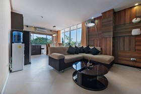 Court Meridian Hotel & Suites