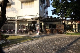 Court Meridian Hotel & Suites