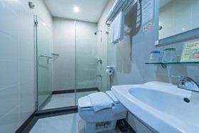 Court Meridian Hotel & Suites