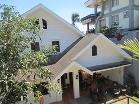 Chateau Beatrice Bed & Breakfast