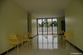 Cool Breeze Hotel And Villas