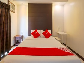 El Ronaldo Suites by OYO Rooms