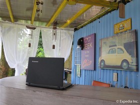 Mountain Breeze Hostel Tagaytay Center