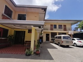 OYO 879 Lauriens Budget Hotel 2