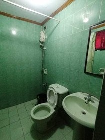 OYO 879 Lauriens Budget Hotel 2