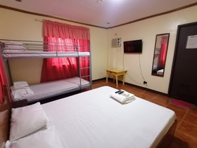 OYO 879 Lauriens Budget Hotel 2