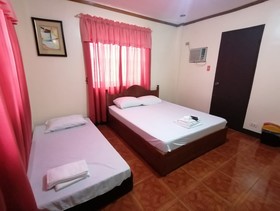 OYO 879 Lauriens Budget Hotel 2