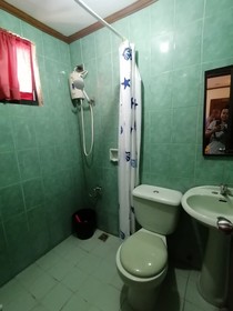 OYO 879 Lauriens Budget Hotel 2