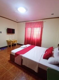 OYO 879 Lauriens Budget Hotel 2