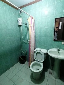 OYO 879 Lauriens Budget Hotel 2