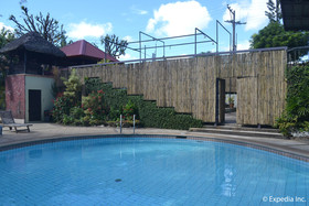 Tagaytay Country Hotel