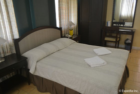 Tagaytay Country Hotel