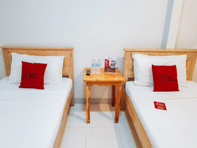 Reddoorz near Ramiro Community Hospital
