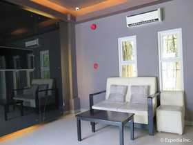 Lucky 9 Budget Hotel
