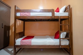 Queens Hometel by Oyo Rooms