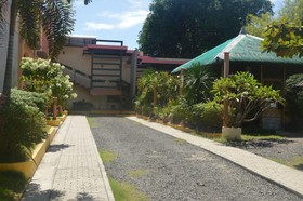 Manora Apartments & Guest House
