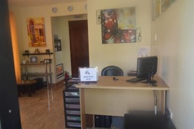 Manora Apartments & Guest House