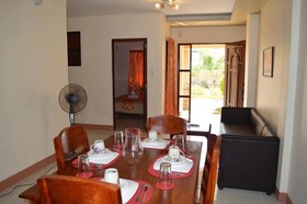 Manora Apartments & Guest House