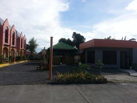 Manora Apartments & Guest House
