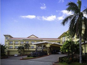 Tanza Oasis Hotel And Resort