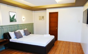 Casareal Hotel by RedDoorz