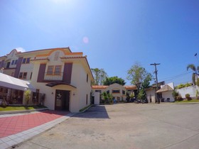 Ivory Hotel and Suites