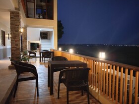 Sarojus Farmview Hotel