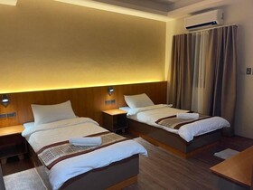 Sarojus Farmview Hotel