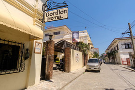 Gordion Hotel by RedDoorz