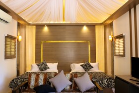 Safari Hotel And Villas