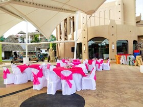 Safari Hotel And Villas