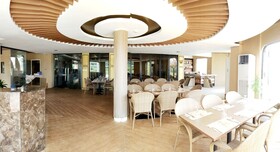 Safari Hotel And Villas
