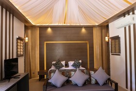 Safari Hotel And Villas