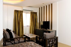 Safari Hotel And Villas