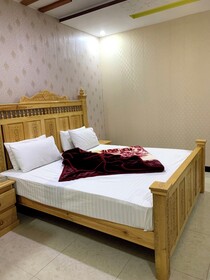 Bright Star Hotel And Restaurant