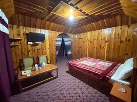 Hill Top Hotel Shogran